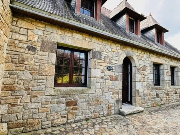 « Goulien - Charmante maison en pierre à deux pas de la plage »
