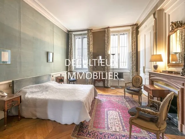 SUR LE QUAI GAILLETON APPARTEMENT FAMILIAL LYON 2o (Rhône)