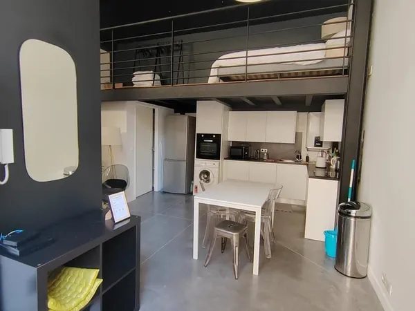 TRES BEAU STUDIO MEUBLE