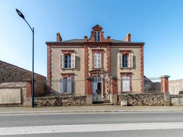 Ensemble immobilier - 299 m² - Lys-Haut-Layon (49)
