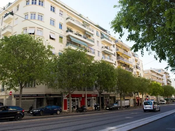 LOCAL COMMERCIAL / Nice GORBELLA