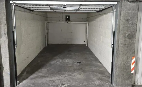 Garage en rez de chaussée