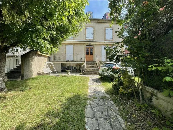 Maison 5 pièces 256 m²