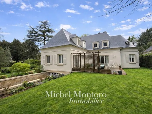 Propriété à vendre Saint-Germain-en-Laye - 7 chambres - 258.96