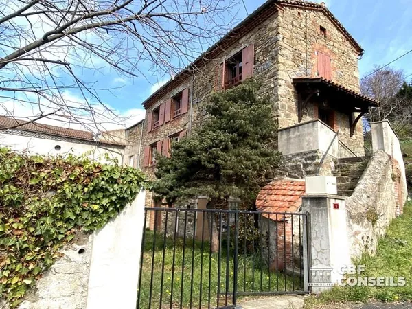 Maison en pierre avec vue panoramique