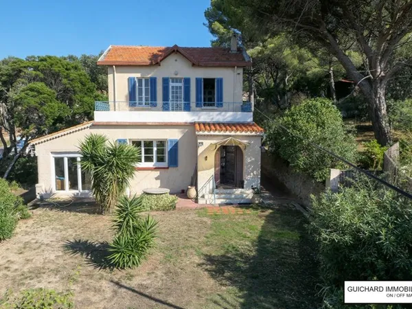 Le Pradet maison vue mer de 170 m² sur 1140 m² de terrain à 150 m de la plage