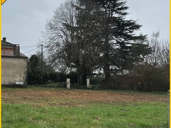 Terrain 793 m²