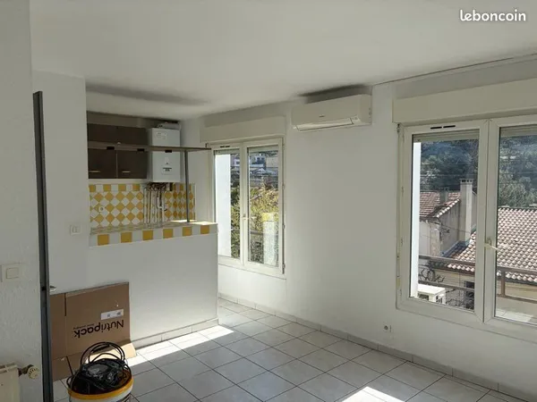 Petit T3 route d uzes , climatisé , petit budget