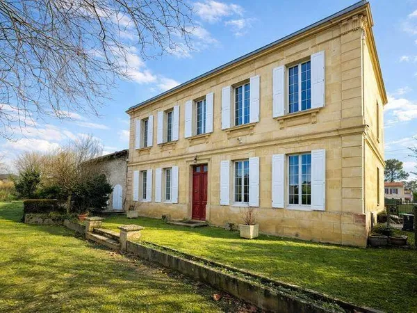 Maison 7 pièces 270 m²