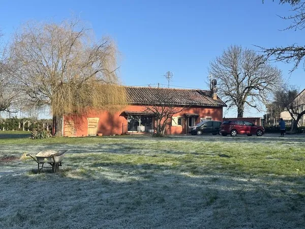 Maison d'habitation de 135 m2 hab. Belle situation avec vue.