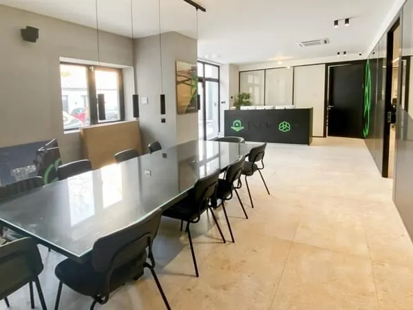 Immeuble indépendant de bureaux à vendre