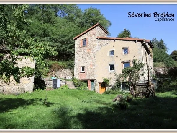 Maison en pierre de 166 m² avec ancien moulin et terrain de 1,8 hectare à Saint-Rémy-sur-Durolle