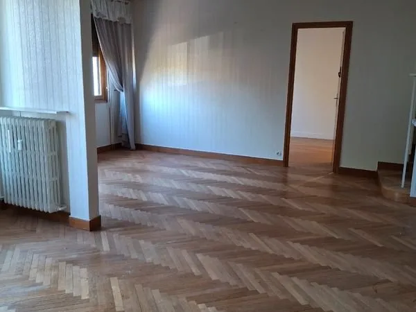 Appartement 4 pièces avec balcon, garage et cave