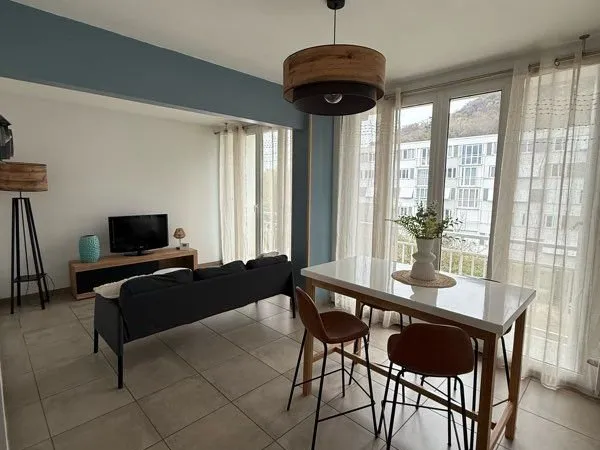 Appartement T3 rénové avec balcon à Saint-Martin-d'Hères