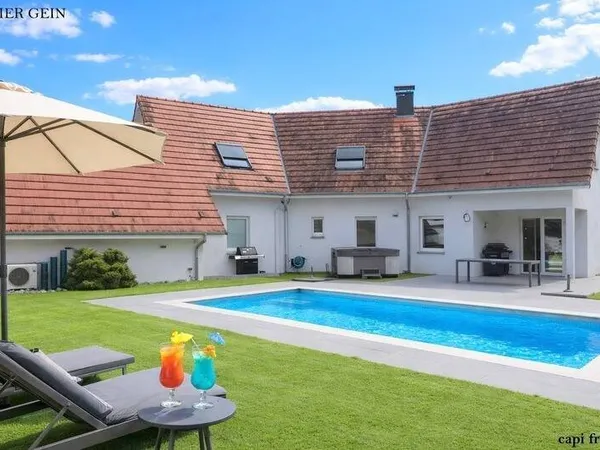 Maison 7 pièces 230 m²