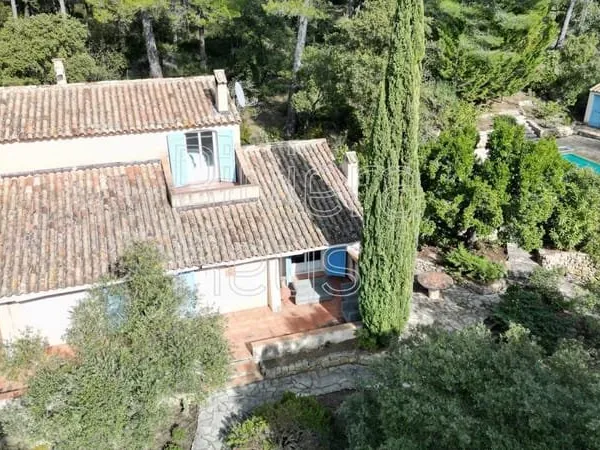 SILLANS-LA-CASCADE : Belle villa de 4 chambres avec piscine, à pied du centre du village