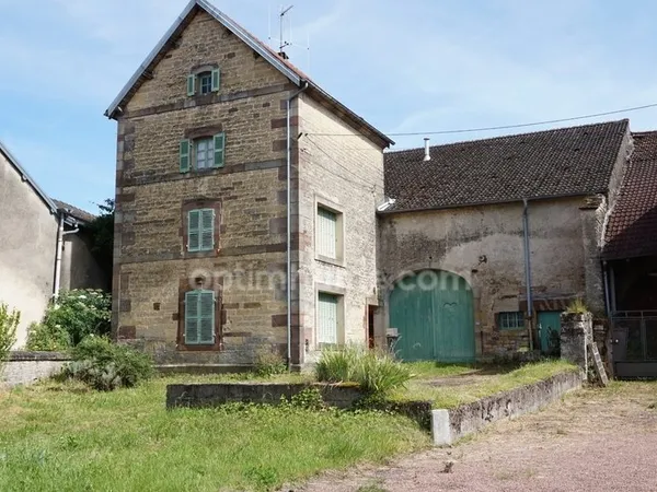 Maison en pierres (ancienne ferme) avec grange et écurie sur terrain de 24.76 ares