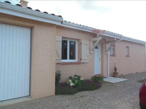 A LOUER - LAGARDELLE SUR LEZE - Maison T4 d'une surface de 97.93 m² avec jardin et garage - 349 -FG