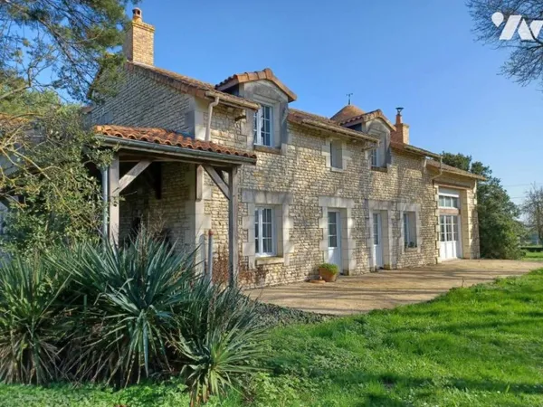 Maison 8 pièces 320 m²