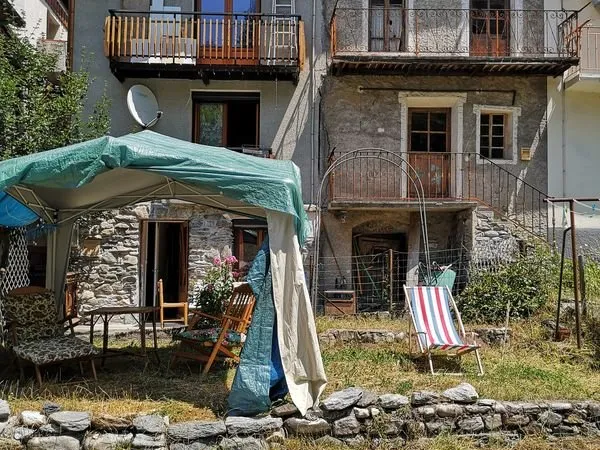Maison 2mn Bozel, 4 chambres, 100 m2 habitables, jardin