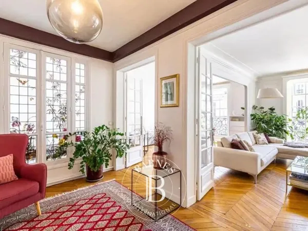 Le service location courte durée de la maison BARNES vous présente ce bien :