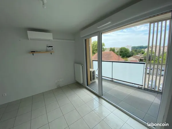T2 47 m² dernier étage avec balcon, clim et garage - Meyzieu