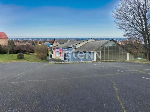 Local commercial lumineux de 150m2 avec parking privatif sur Yssingeaux
