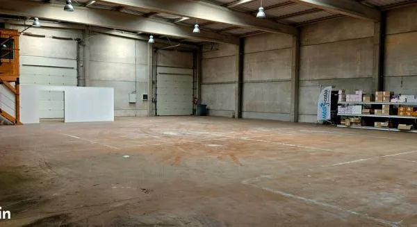 Location entrepot 785m²
