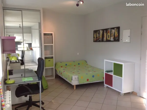 Studio meublé 22 m², Tout inclus, Face IUT & Université