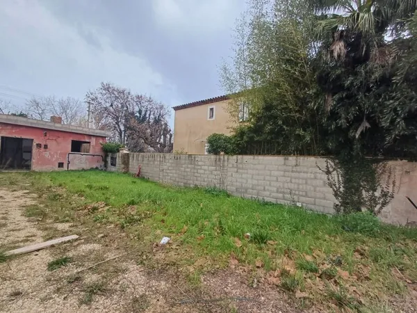 Terrain 2046 m²