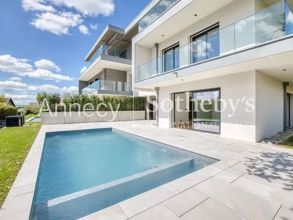 Maison 16 pièces 217 m²
