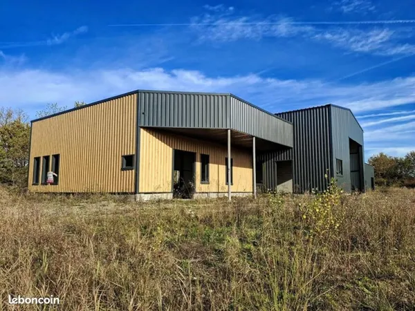 Terrain 3 596 m² Laruscade