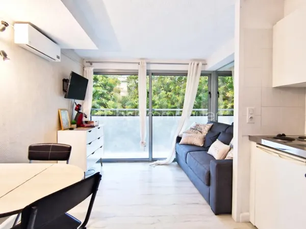 Studio 1 pièce 14 m²