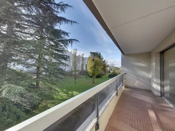 EXCLUSIVITE - Métro Cuire - 43 rue Pasteur - T1 avec balcon de 10m²