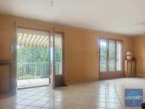 Maison T5 + garage - 96 m2 soit 250 m² env en tout sur 3 plateaux dalle béton.