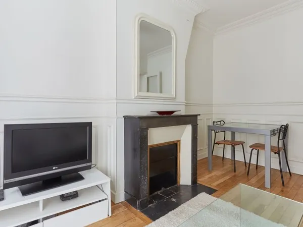 Location meublée appartement 2 pièces - 1 chambre · 37m² Quartier Mouton-Duvernet (75014)