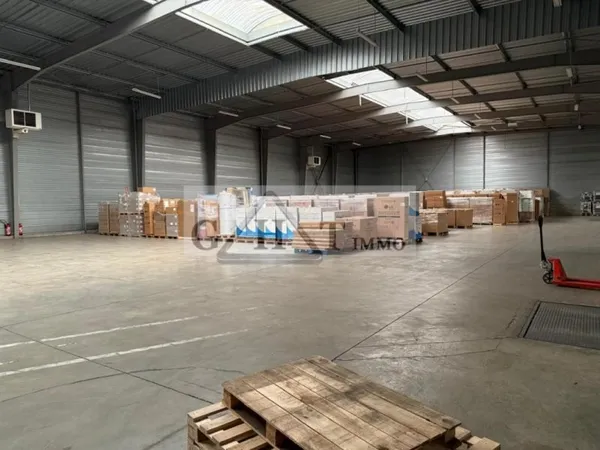 ENTREPOT 2000M² A LOUER A SANTENY