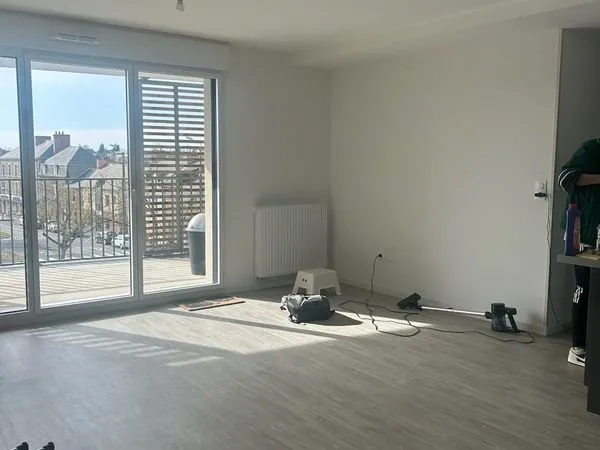 Particulier Loue Appartement T3 66,09 m2 dans le centre de Montfort/Meu Terrasse de 8.53 m2 exposé O