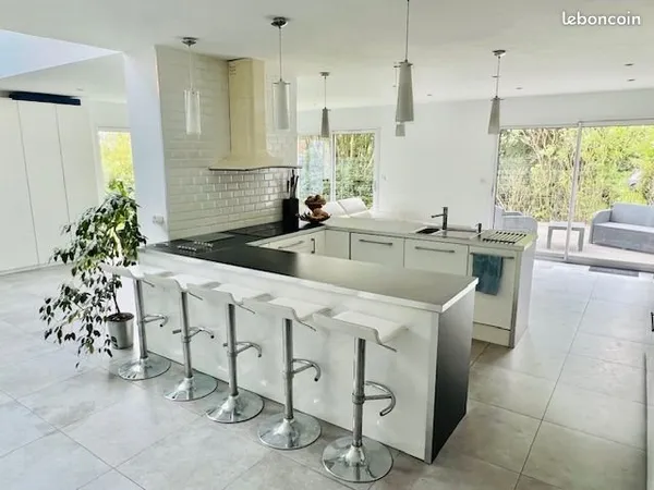 COLOC DANS UNE MAISON DE 250m2