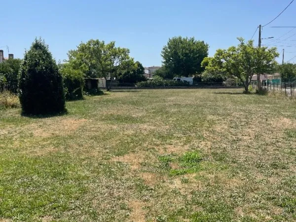 Terrain 600 m²