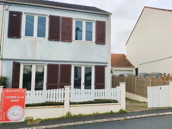 A vendre maison évolutive 110M2 habitables chambres jardin clôturé garage et parking