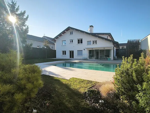 Maison 7 pièces 346 m²