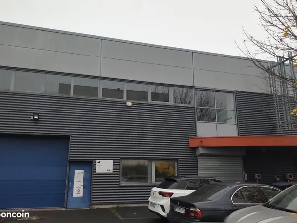 À VENDRE - BUREAUX LOUÉS 142 m² AVEC PARKINGS - STAINS (93240)