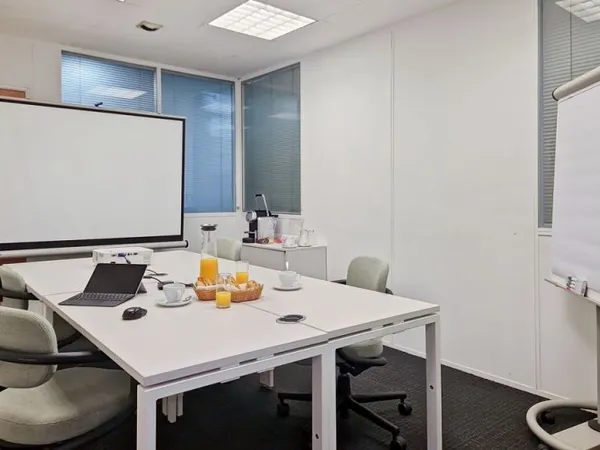 Accès tout inclus à des espaces de bureau professionnels pour 10 personnes à Grenoble Meylan