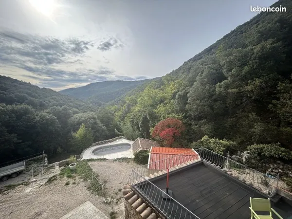 Maison 5 pièces 240 m²