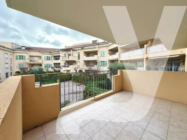 Appartement T2 + place en sous-sol boxable.