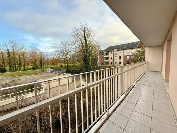La Hotoie, grand T3 avec grand balcon, cave et emplacement parking