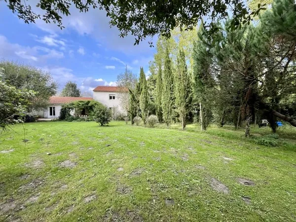 A VENDRE A LA GARNACHE JOLIE MAISON DE 169 M2 - 4 CHAMBRES