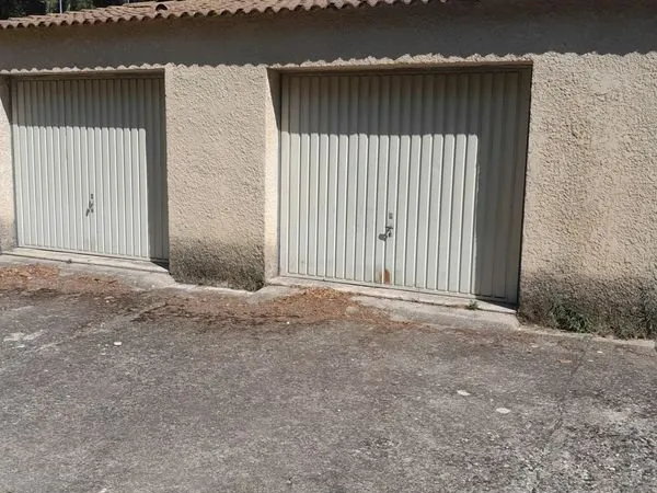 Stationnement Location Avignon   100€