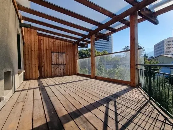 T4 avec grande terrasse et jardin